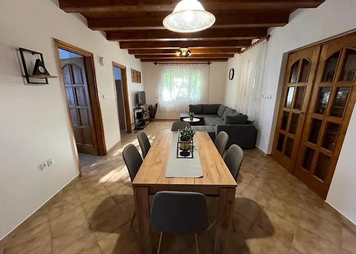 R-Home Apartman