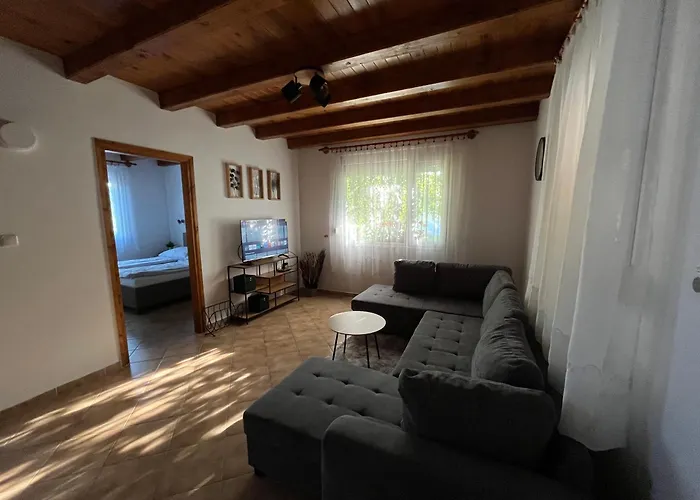 R-Home Apartman