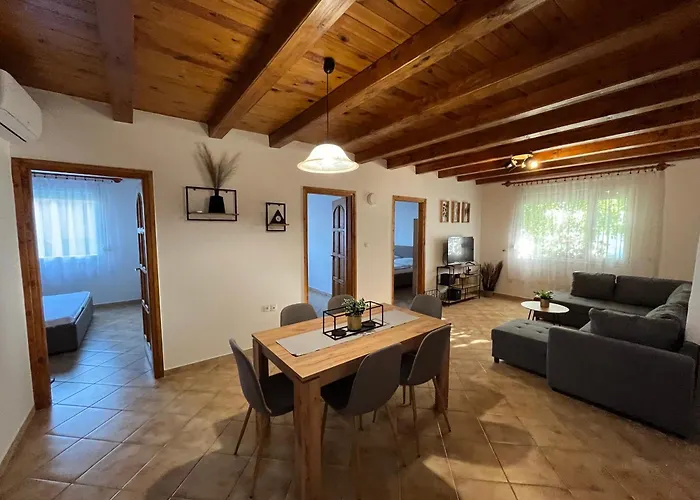 R-Home Apartman